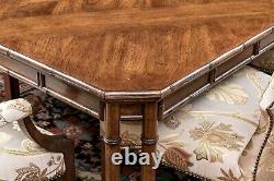 Table de salle à manger à rallonge en style Chippendale vintage avec dessus en marqueterie