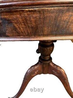 Table de salle à manger en acajou à double piédestal ball & claw style Chippendale. Vintage