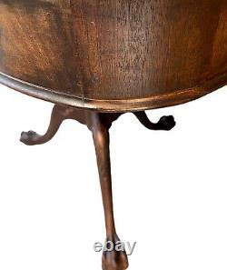Table de salle à manger en acajou à double piédestal ball & claw style Chippendale. Vintage