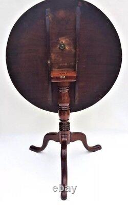 Table de thé inclinable en acajou de style Chippendale antique fédéral, datant de 1750
