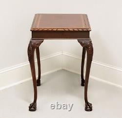 Table supérieure en acajou Mahogany Chippendale avec plateau en cuir et pieds en griffe de boule, table d'appoint.