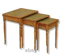 Tables Latérales Embossées En Cuir Vert Et Feuille D'or Nid Of Three Yew Wood