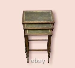 Tables gigognes Bernard & Simonds MCM en cuir vert style Chippendale avec pieds en bambou Famboo