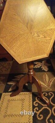 Tilt-top Chippendale Style, Table De Placage De Chêne, Table De Vin, Table Latérale