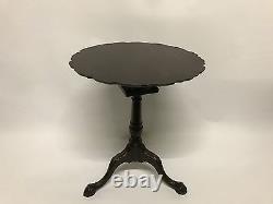 Une Table En Tilt Antique De Style Chippendale