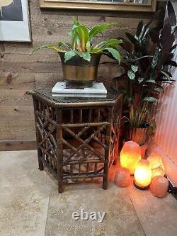 Vintage Bamboo Regency Chippendale Octagon Table D'appoint En Verre Brun Top Rattan