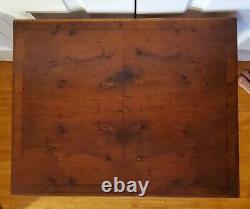 Vintage Chippendale Style Faux Bamboo Tier Fin Table Livre Assorti Yew Veneer